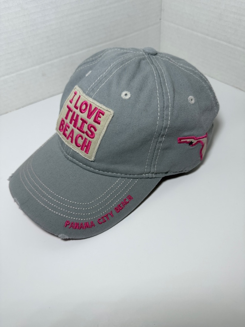Pineapple Willy’s Gray & Pink 'I Love This Beach' Women’s